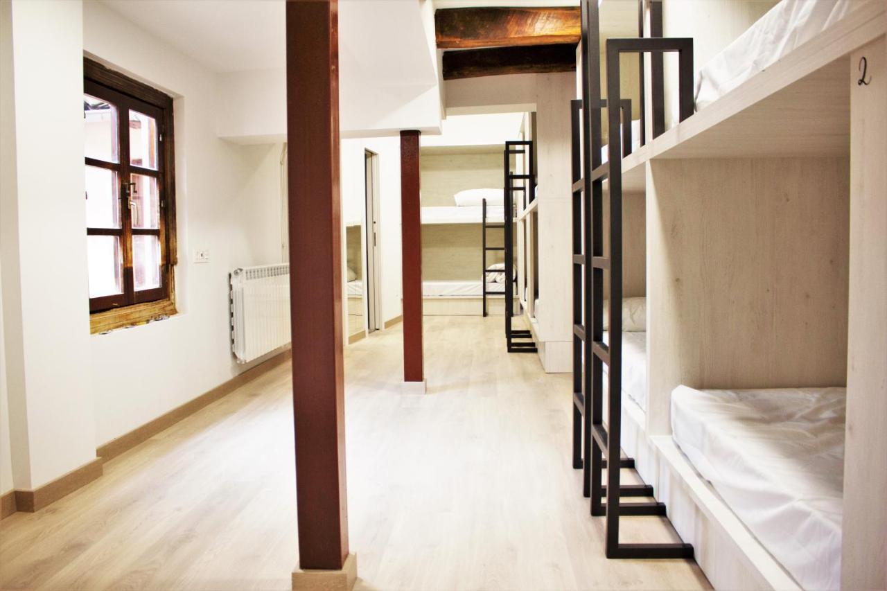 Quartier Leon Hostel Jabalquinto Exteriör bild